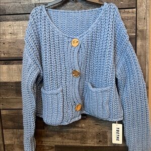 NWT- Women's Cropped Long Sleeve Chunky Cable Knit Sweater- Size M
